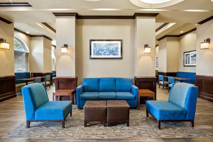 Entrance & Lobby