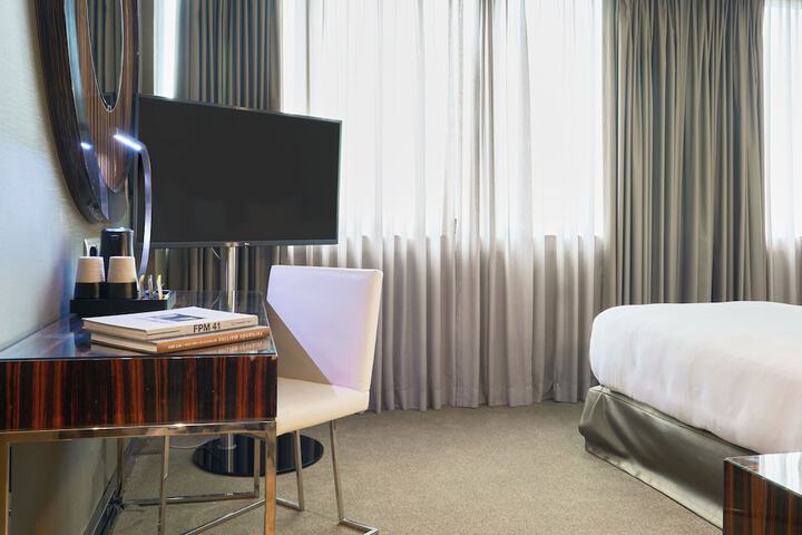 Room 43 of 84