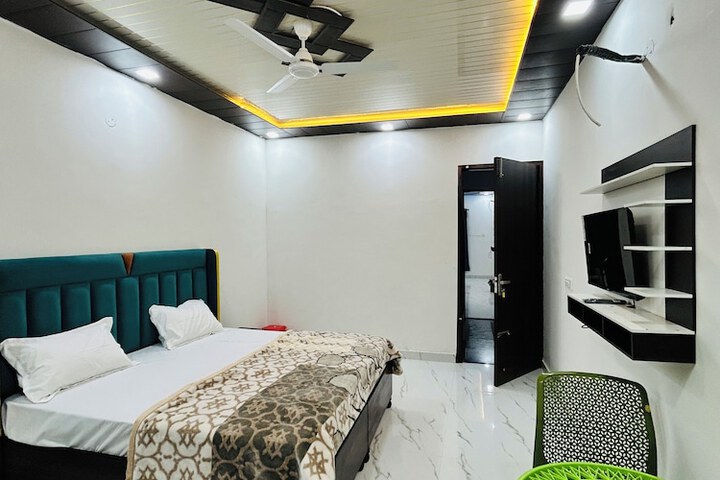 Room 3 of 15