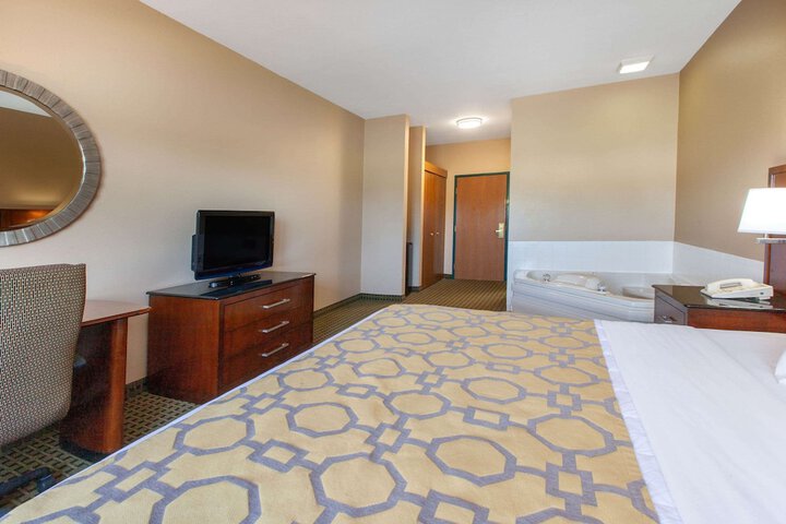 Queen Bed Accessible (7 of 12)