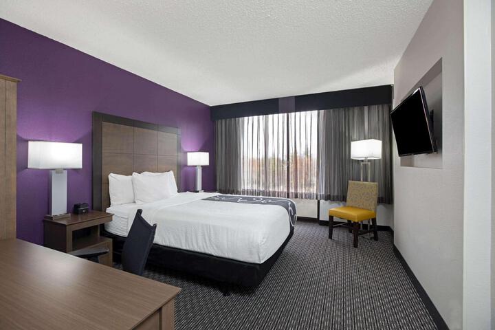 2 Queen Beds (1 of 8)