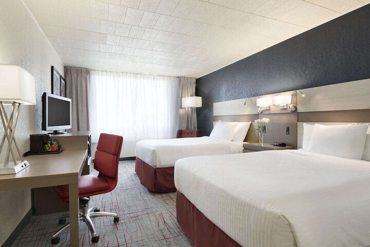 2 Double Beds (11 of 12)