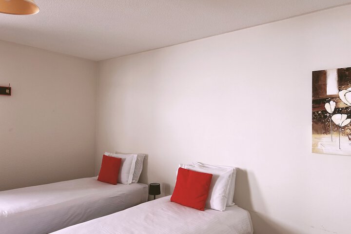 Room 63 of 128