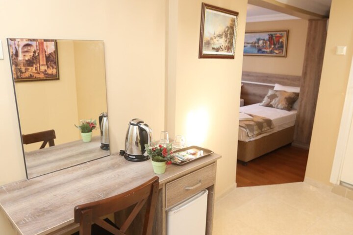 Room 13 of 28