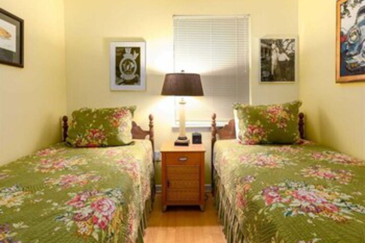 Room 16 of 18