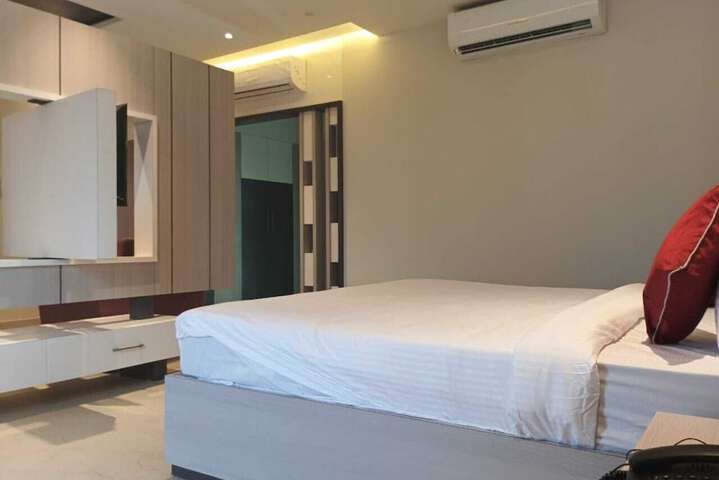 Room 12 of 34