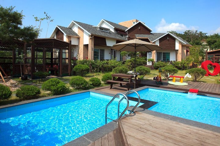 Hotel with Pool