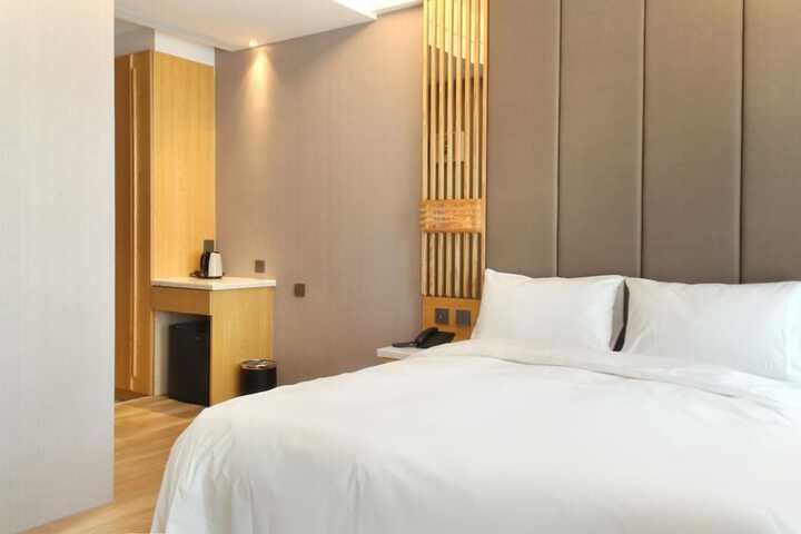 Room 5 of 50
