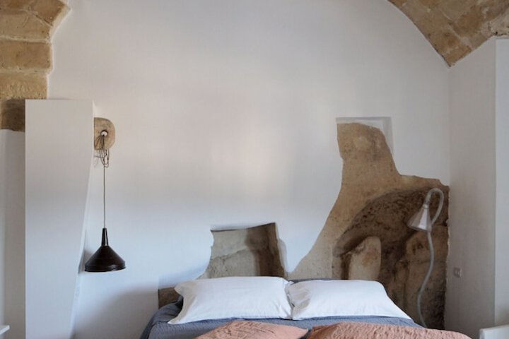 Room 2 of 28