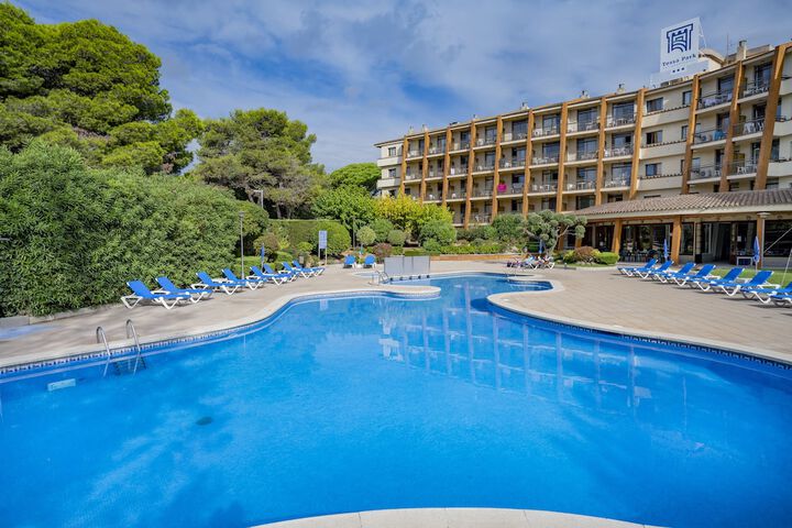 Pools & Facilities