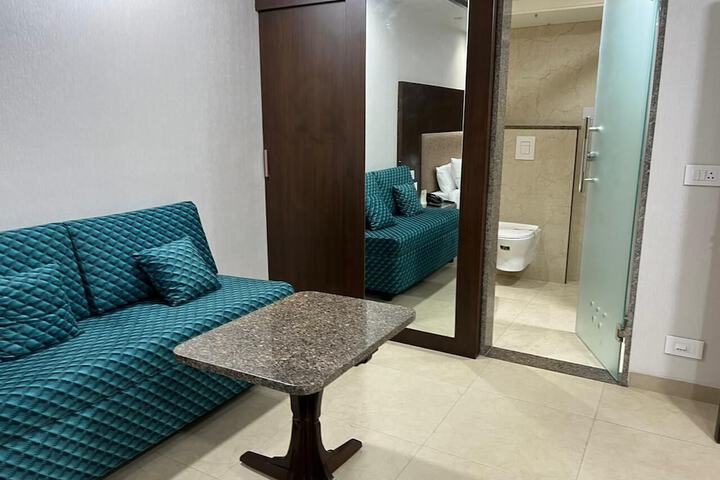 Room 9 of 22