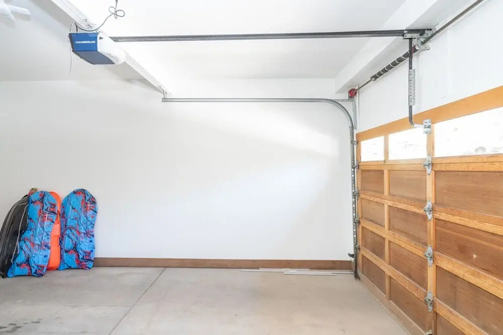 Room 11 of 24