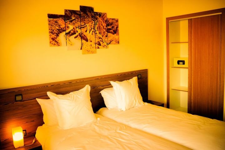 Room 14 of 28