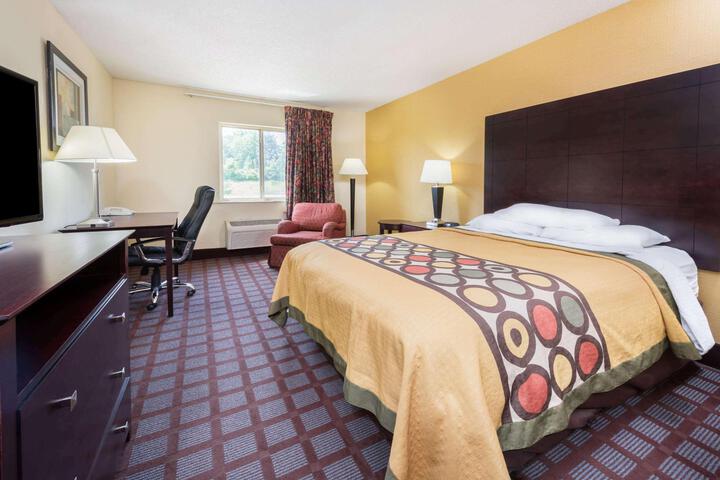 1 Queen Bed Mobility Accessible (3 of 8)
