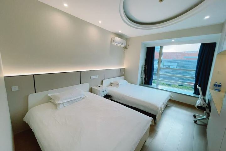 Room 25 of 63