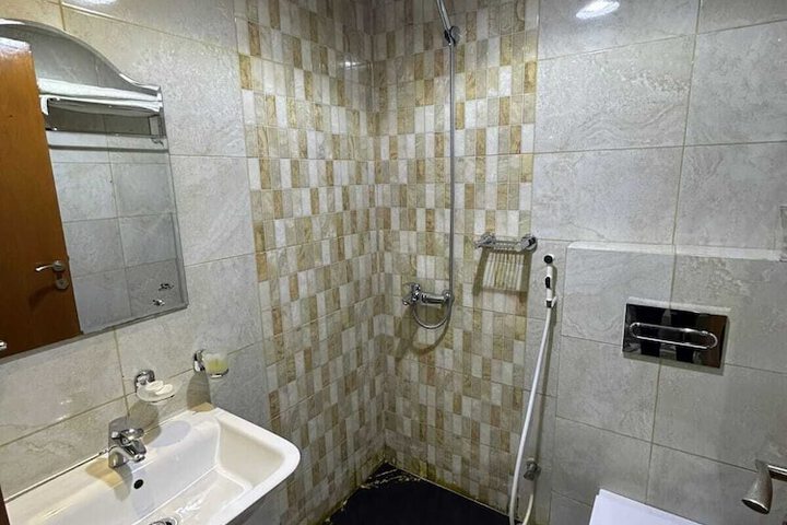 Room 6 of 7