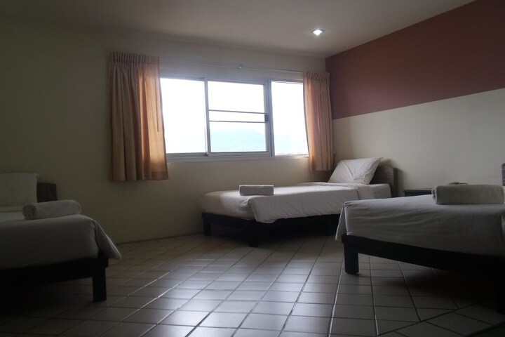 Room 4 of 28