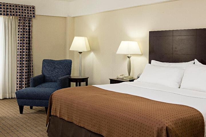 1 King Bed Accessible (3 of 4)