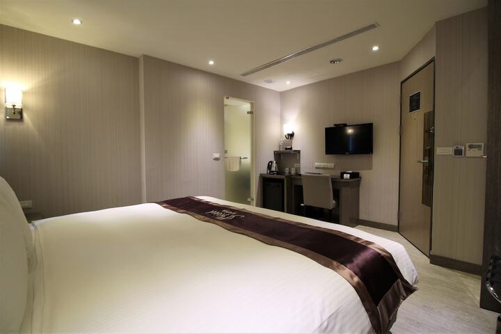 Room 19 of 64