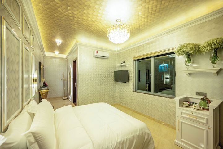 Room 9 of 285