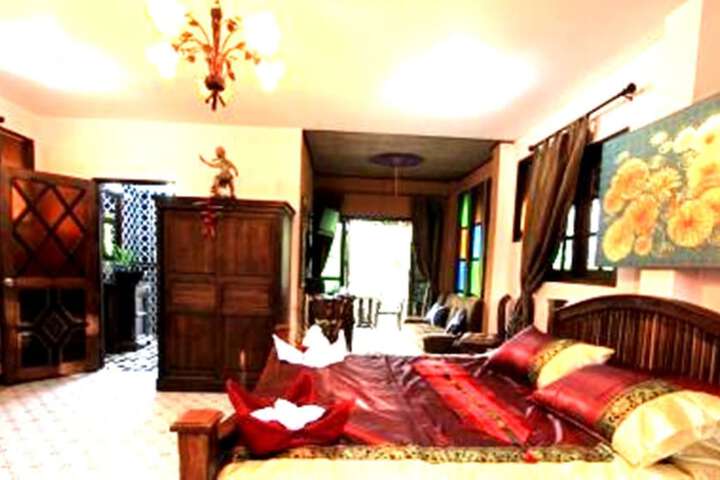 Room 4 of 28