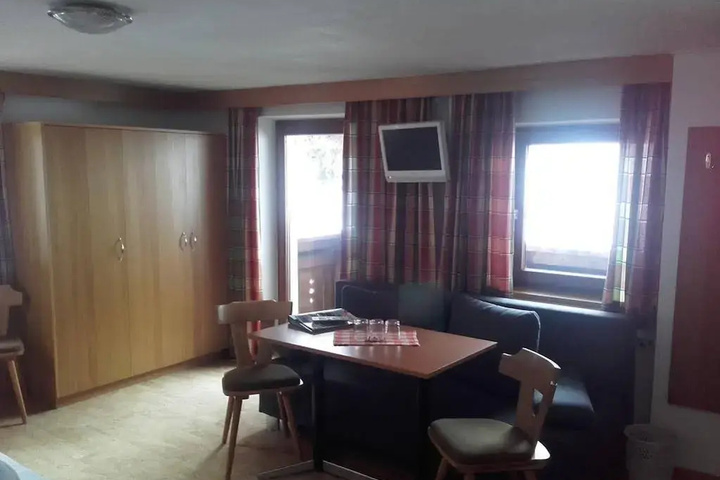 Room 2 of 18