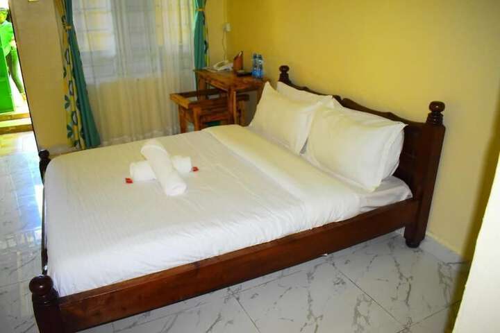 Room 4 of 37