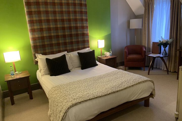 Room 14 of 37