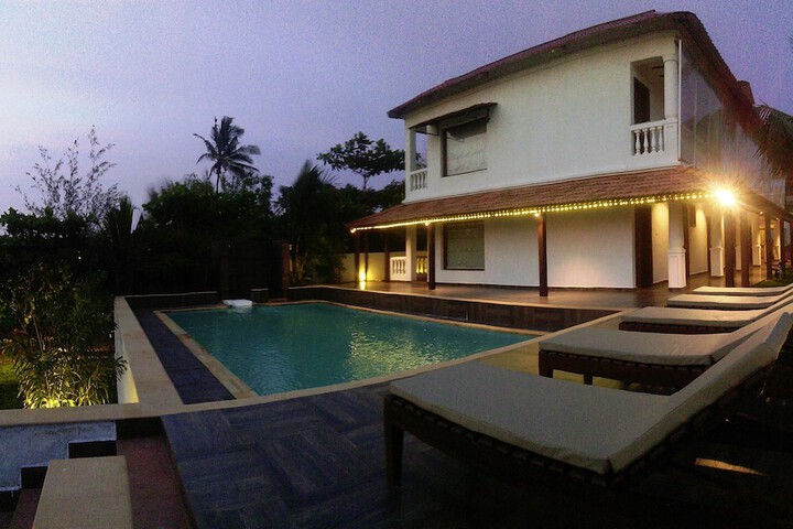 Pool Hotel