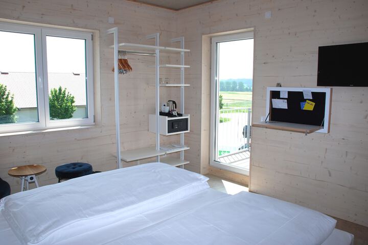 Room 16 of 41