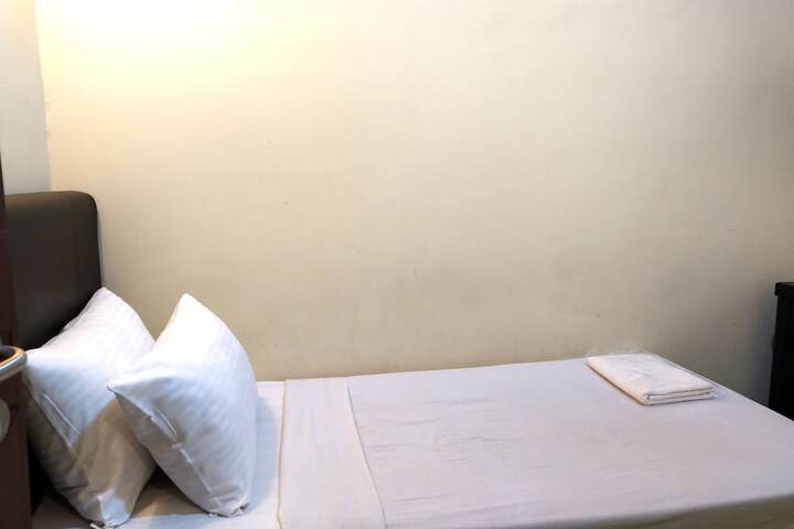 Room 13 of 34