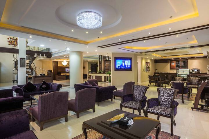 Entrance & Lobby