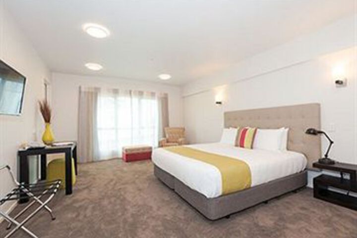 Room 5 of 17
