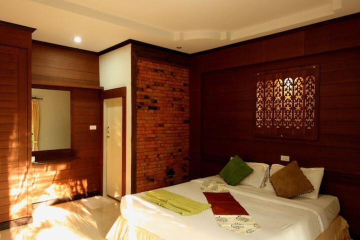 Room 2 of 48