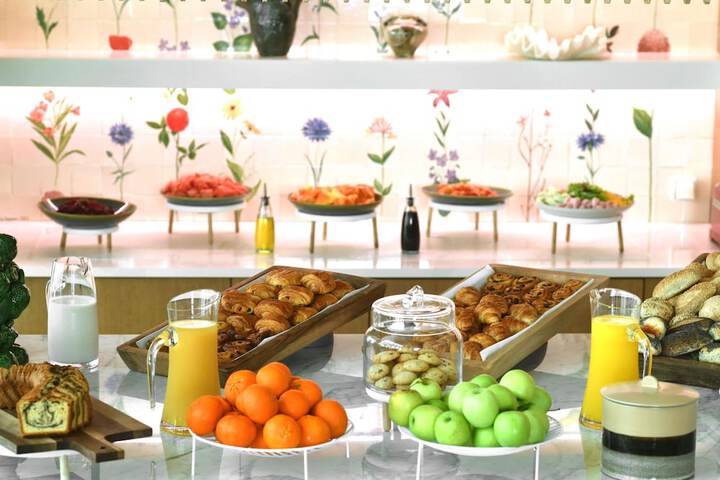 Breakfast/Coffee Service 53 of 119
