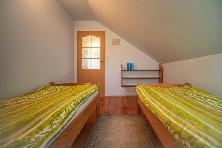 Room 4 of 10