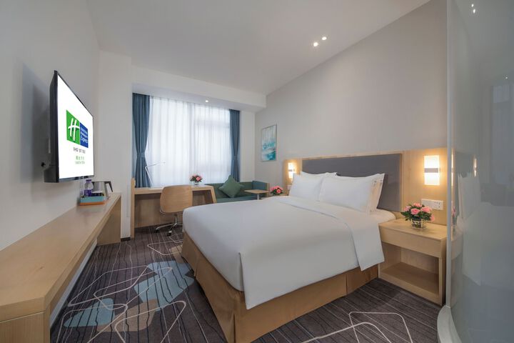 Room 10 of 50
