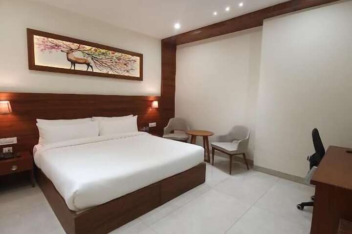 Room 10 of 30