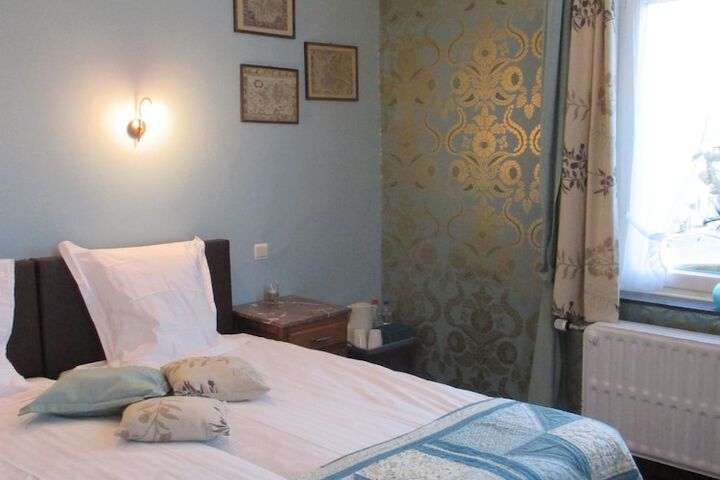 Room 5 of 14