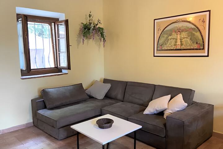 Room 4 of 36