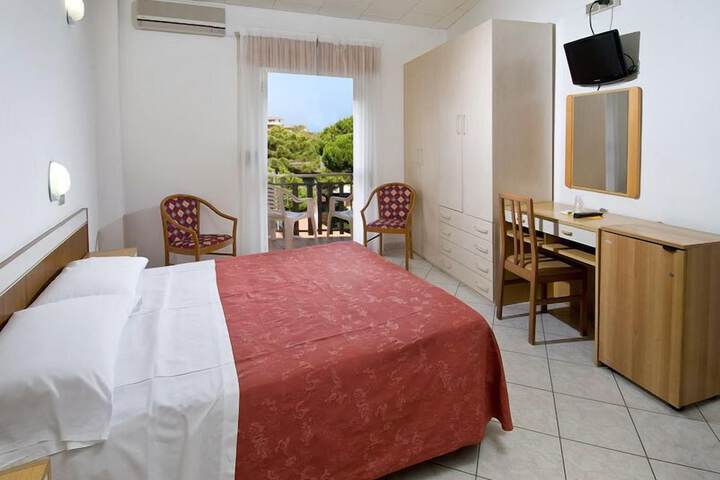 Room 15 of 33