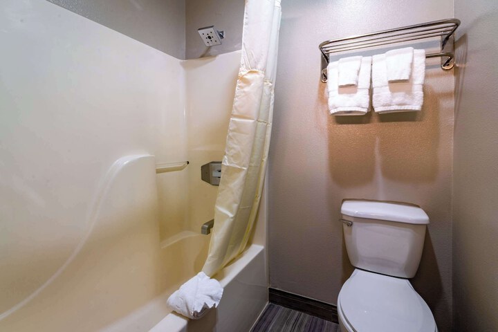 Room 17 of 31