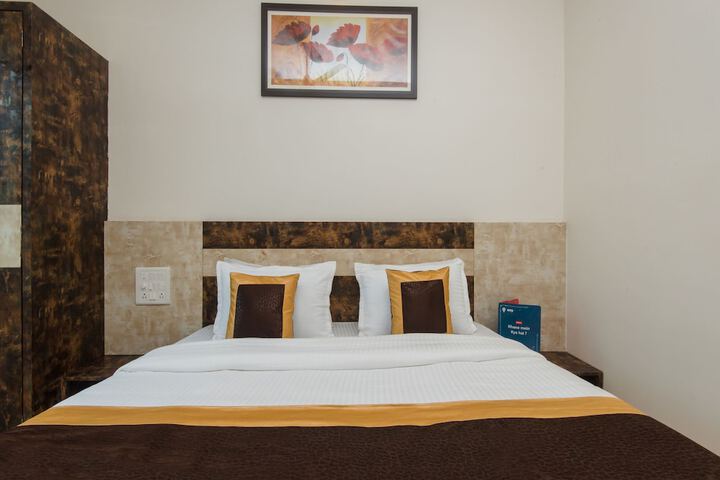 Exterior of HOTEL EXPRESS EMBASSY BY OYO ROOMS