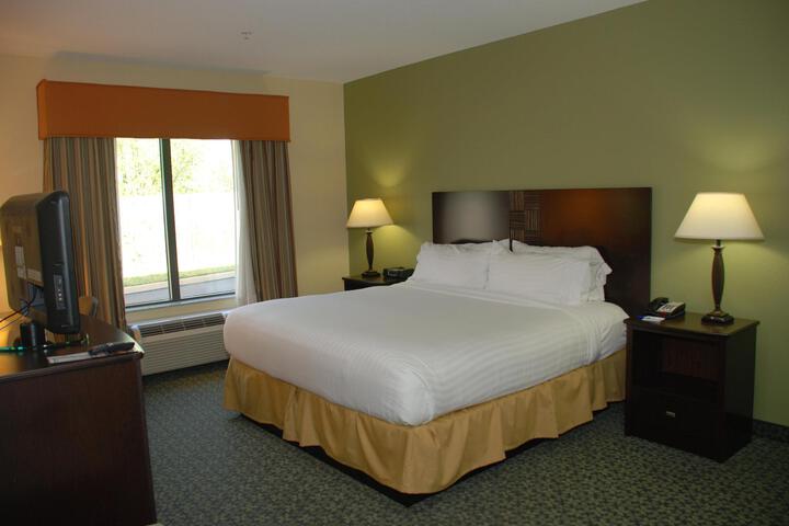 1 King Bed (7 of 16)