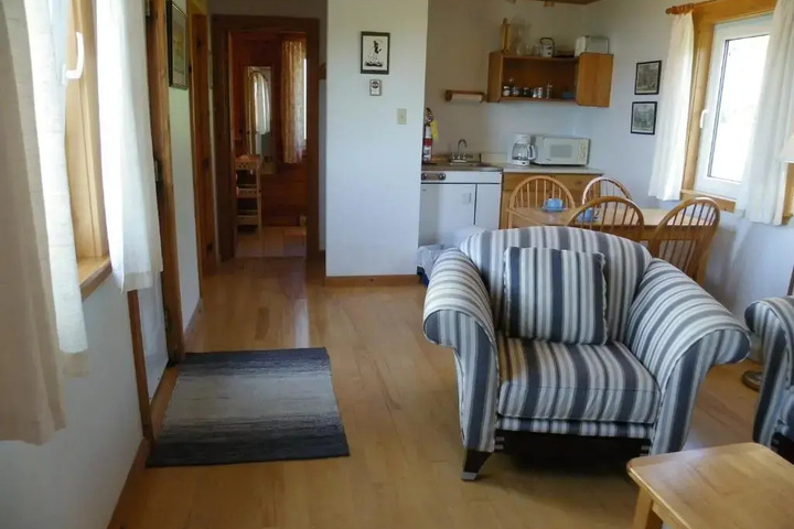 Room 4 of 12