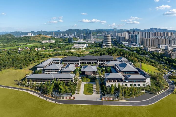 Renaissance Hangzhou Linan Hotel