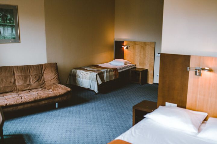 Room 33 of 85