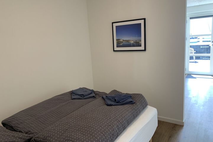 Room 2 of 53
