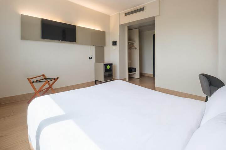Room 25 of 49