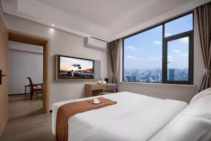 Room 9 of 27